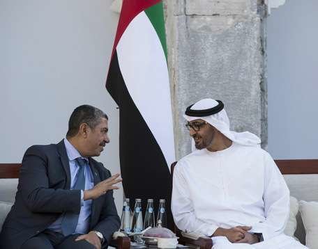 El primer ministro de Yemen, Jaled Bahah junto al príncipe heredero de Abu Dhabi.