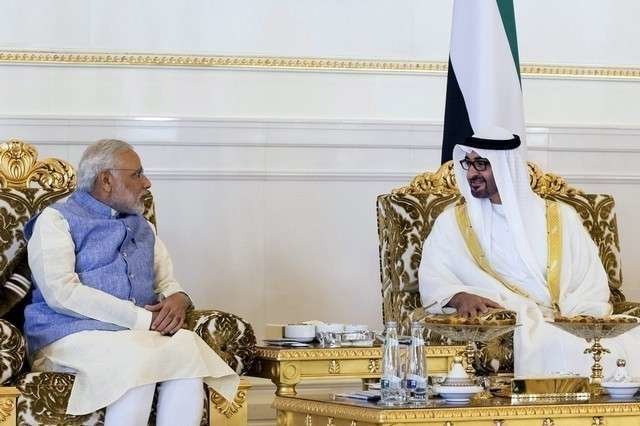 Sheikh Mohammed bin Zayed, príncipe heredero de Abu Dabi con Narendra Modi, primer ministro de la India, en agosto de 2015.