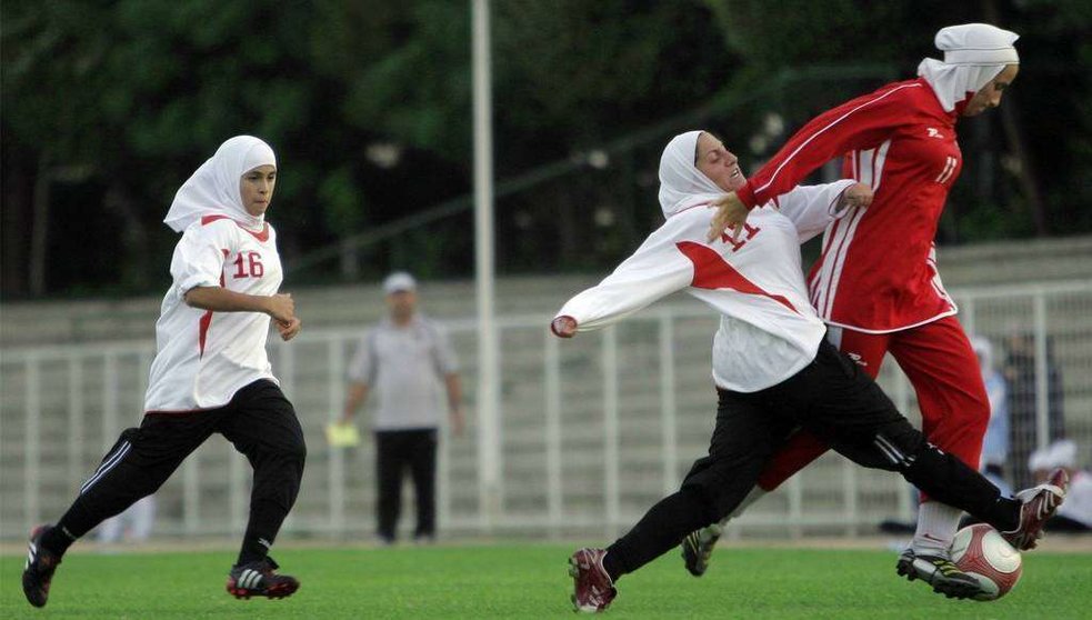 Mujeres musulmanas practicando deporte.
