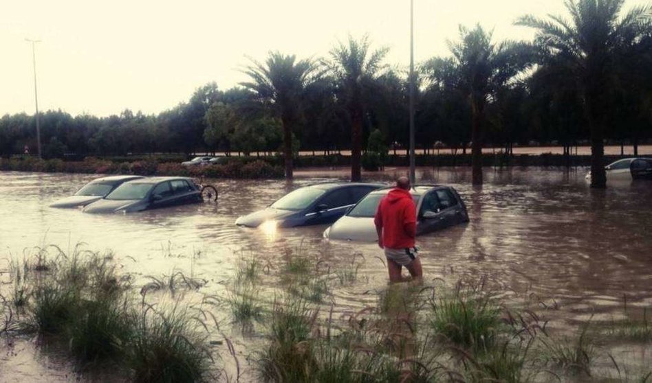 Inundaciones en la urbanización de Dubailand.