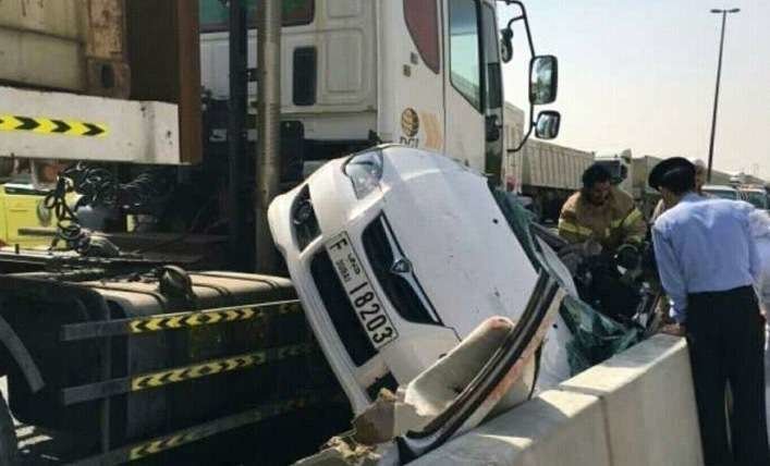 Restos del vehículo de la familia egipcia después del accidente.