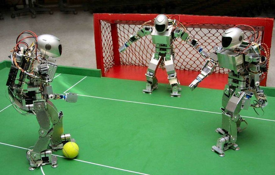 Robots jugando al fútbol. 