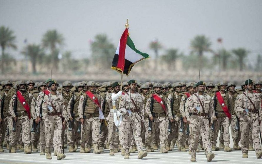 Miembros de las Fuerzas Armadas de Emiratos Árabes, durante un desfile militar. (WAM)