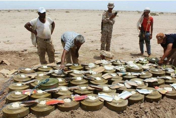 El ejército de Yemen retira las minas confiscadas a Al Qaeda en Adén.