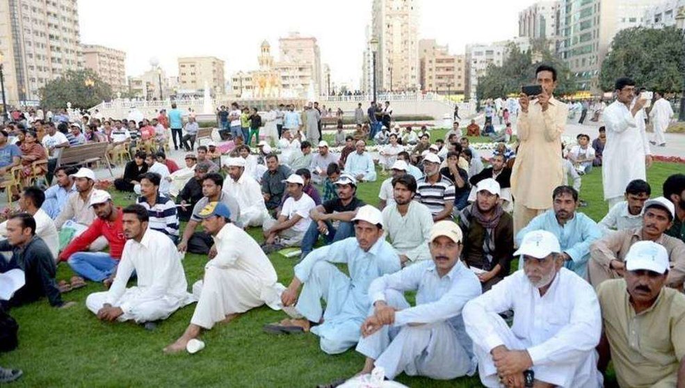Trabajadores asisten a la celebración del Día Internacional del Trabajo en Abu Dhabi.