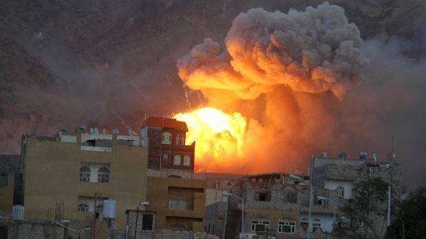 Bombardeo sobre Saná, la capital de Yemen.