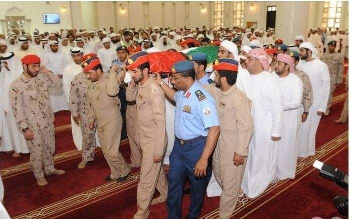 El funeral en la mezquita de Sheikh Zayed de Ajman del militar Nawwaf Abdullah Salim Al Nuaimi (Alitihad).