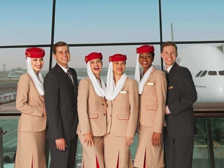 Personal de cabina de Emirates Airline.