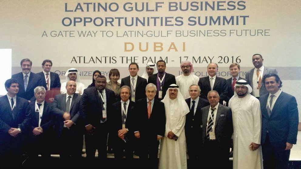 Foto de familia de los participantes en la  Cumbre de Oportunidades de Negocios Golfo Árabe y América Latina desarrollada en Dubai. (Richard Ramos)