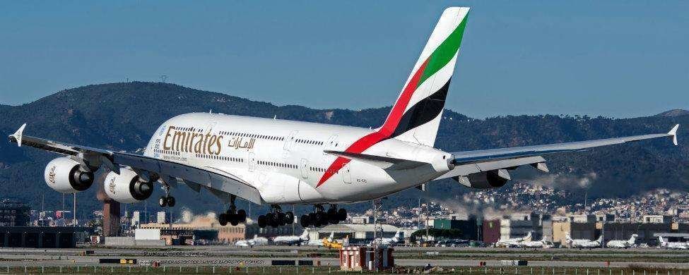 Un Emirates A380 en el aeropuerto de Barcelona.