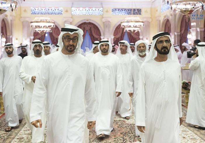 El gobernador de Dubai y el príncipe heredero de Abu Dhabi durante el encuentro.