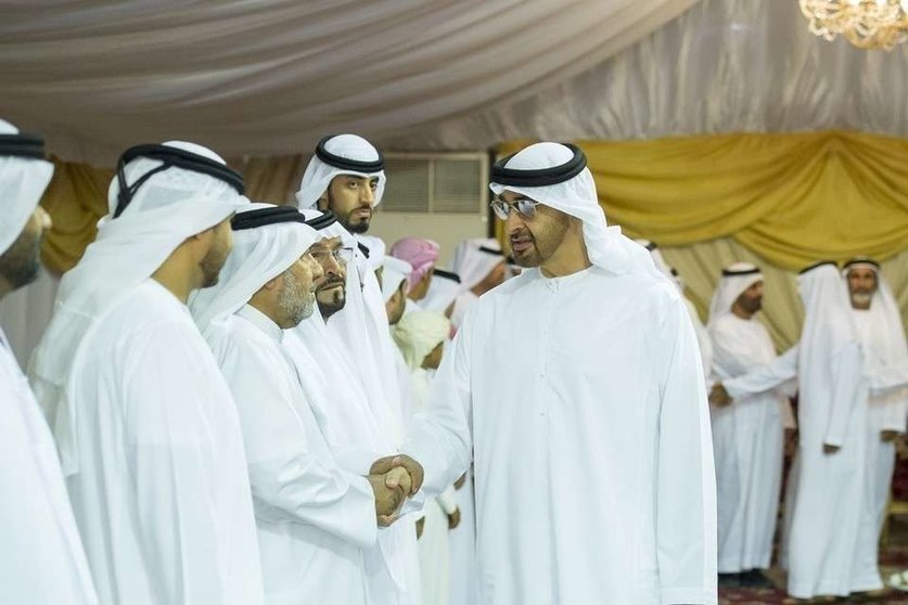 El jeque Mohammed bin Zayed ofrece sus condolencias a la familia del piloto Mohamed Nasser Al Dhaheri.