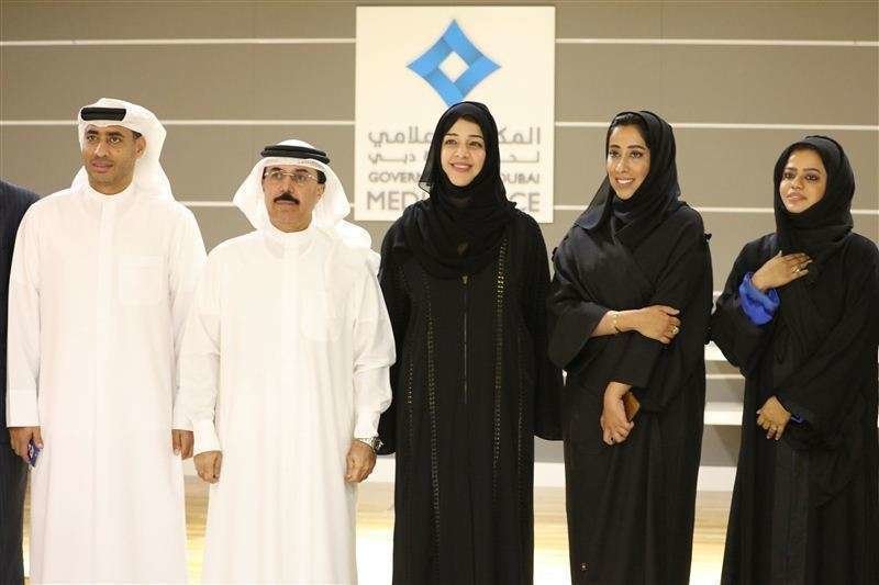 La directora general de la Expo 2020 de Dubai en el centro de la imagen.