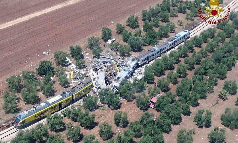 Una imagen aérea de la zona del accidente de tren en Italia. (Brigada de Bomberos)