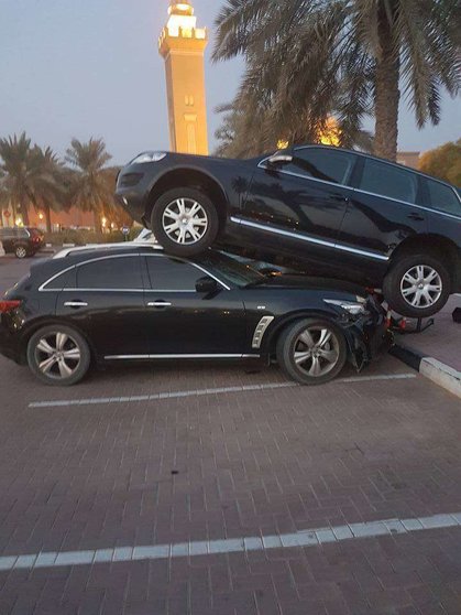 Una imagen de un aparcamiento en Arabian Ranches de Dubai.