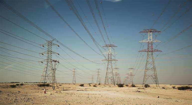 Una imagen de un tendido eléctrico en Emiratos Árabes.