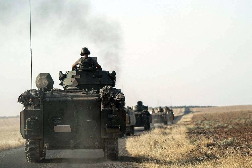 Imagen de las tropas turcas dirigiéndose a Siria.