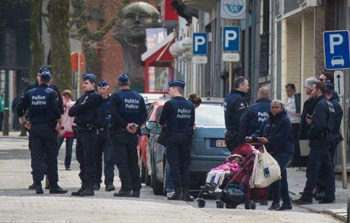 Fuerzas de seguridad belgas en el sitio del atentado.
