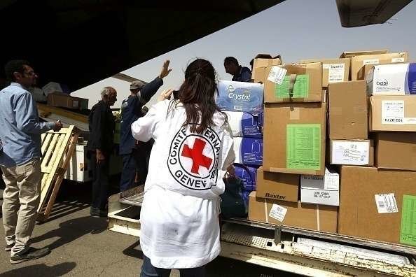 La Cruz Roja transporta productos de primera necesidad a Yemen.