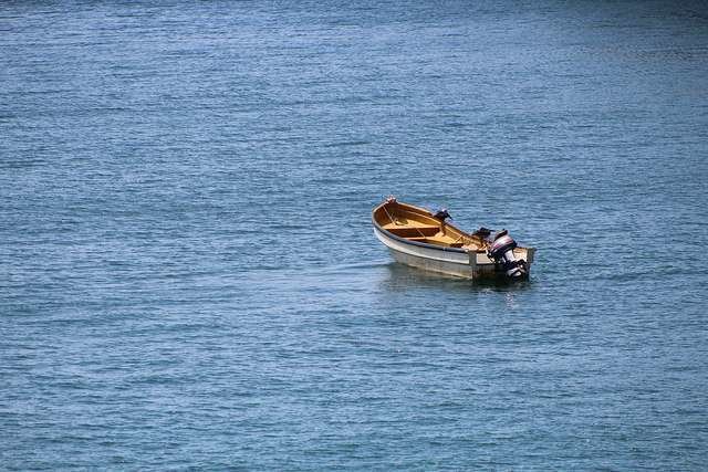 Una lancha en mar. (Cristóbal Alvarado, Flickr)