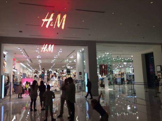 Una imagen del H & M en el Dubai Mall.