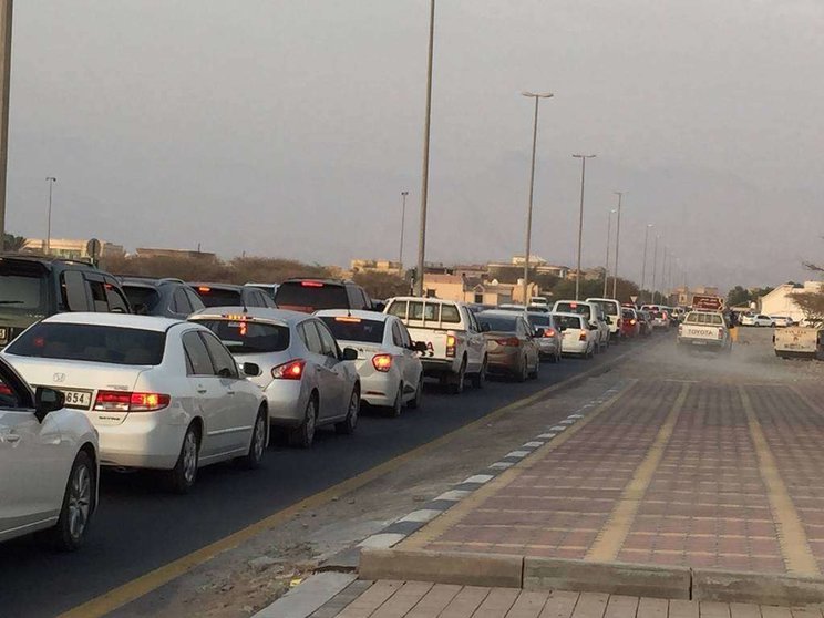 Aspecto que presentaba la carretera que une Ras Al Khaimah con Jebel Jais a través de Al Qusaidat en la tarde del lunes. (EL CORREO)