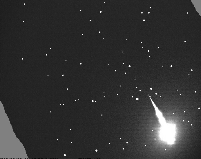 Imagen difundida por el Centro Astronómico de EAU del meteorito.