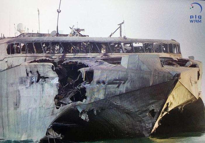 Estado en que quedó el catamarán tras el ataque de los hutíes.