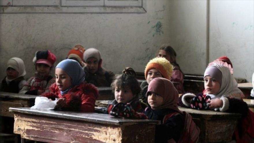Un grupo de niñas árabes en el colegio.