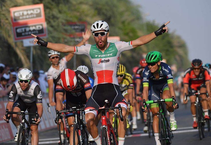 Giacomo Nizzolo celebra la victoria en la primera etapa del Tour de Abu Dhabi. (Claudio Peri, Abu Dhabi Tour)