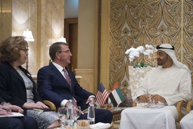 El príncipe heredero de Abu Dhabi y el secretario de Defensa de EEUU.