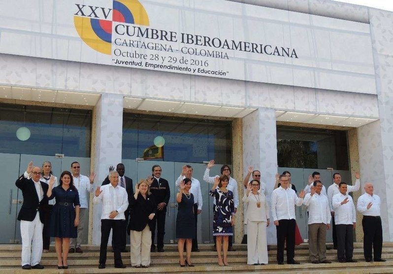 Cancilleres iberoamericanos posando ante los periodistas en Cartagena de Indias. (Patricia Mogollón)