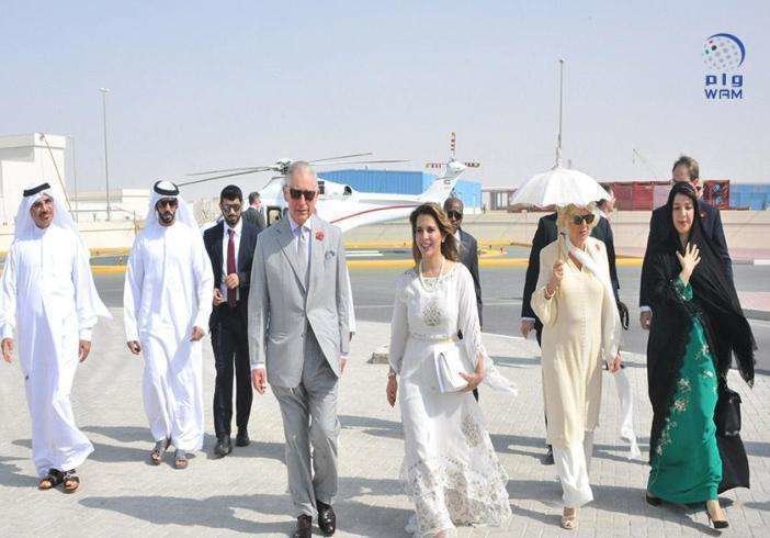 El príncipe Carlos y su esposa junto a la princesa Haya en Dubai.