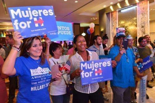 Segidoras hispanas de Clinton en Miami.