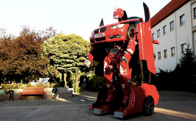 Imagen de Letrons, el coche que se convierte en robot. 