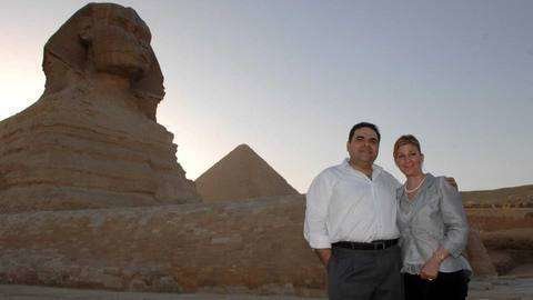 El expresidente de El Salvador y su esposa durante una visita a Egipto.