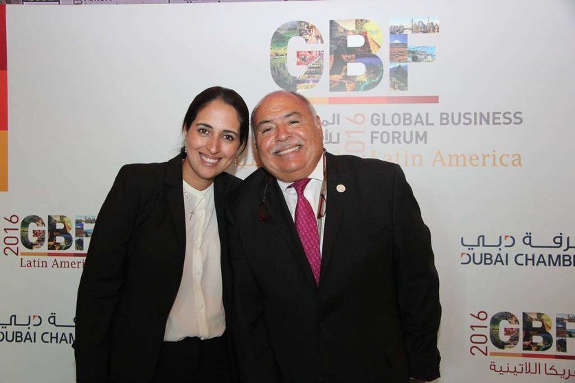 Yemile Mariana Tuma, secretaria general de la Cámara Árabe Mexicana, junto a Francisco Alonso, consejero de Participantes Internacionales de la Expo 2020 de Dubai.
