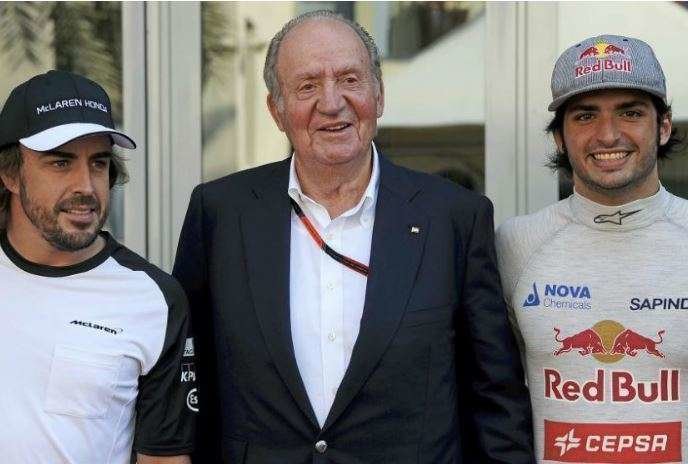 Juan Carlos I entre Alonso y Sainz (Racing Press).