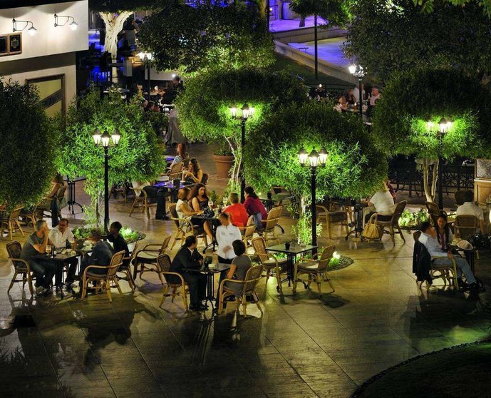 Terraza del Belgian Café en Abu Dhabi. (Cedida)
