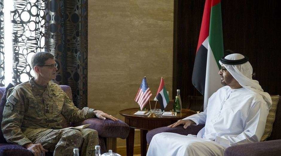 El jeque Mohammed bin Zayed y Joseph L Votel, comandante del Comando Central de Estados Unidos.