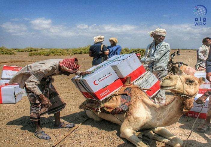 La Media Luna Roja ha distribuido lotes de alimentos en las zonas recientemente liberadas por el ejército en Yemen. (WAM)