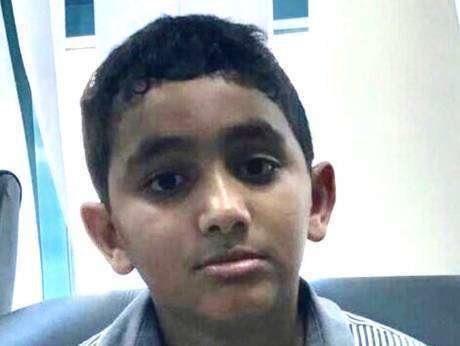 La Policía de Sharjah ha logrado reunir a este niño perdido con su familia.