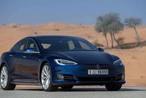 Un coche modelo Tesla.