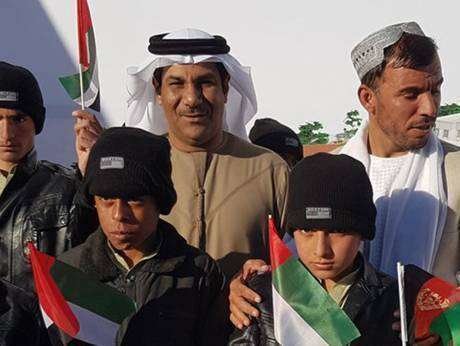 El embajador emiratí fallecido junto a niños afganos.