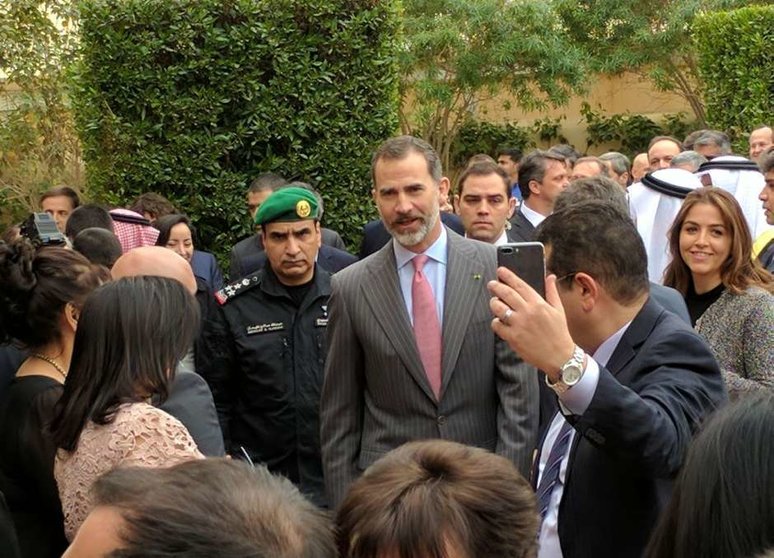 Encuentro de Felipe VI en Riad con la comunidad española residente en Arabia Saudita. (EL CORREO)
