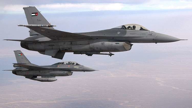 Una pareja de cazas F-16 Fighting Falcon jordanosCaycee Cook, U.S. Air Force