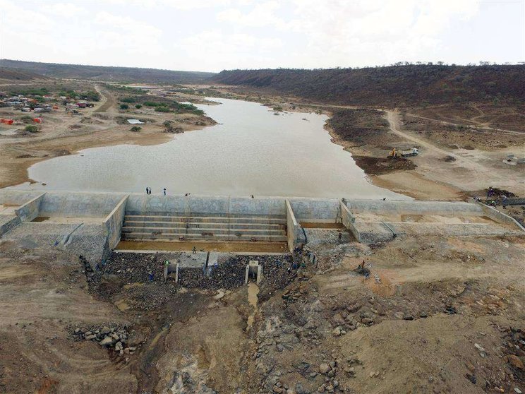 La presa que Emiratos construye en Somalia será inaugurada en los próximos días. (WAM)