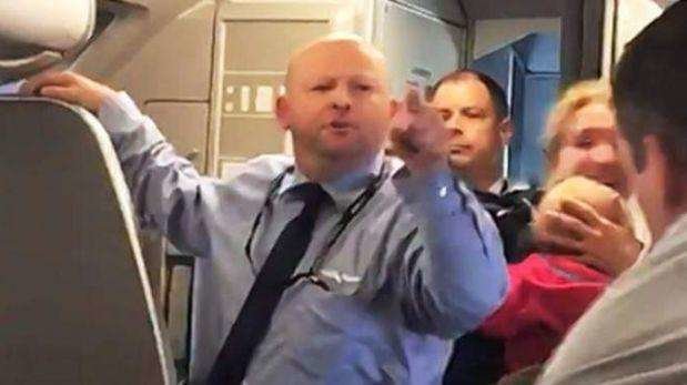 El tripulante de cabina se enfrascó en una violenta discusión con un pasajero.