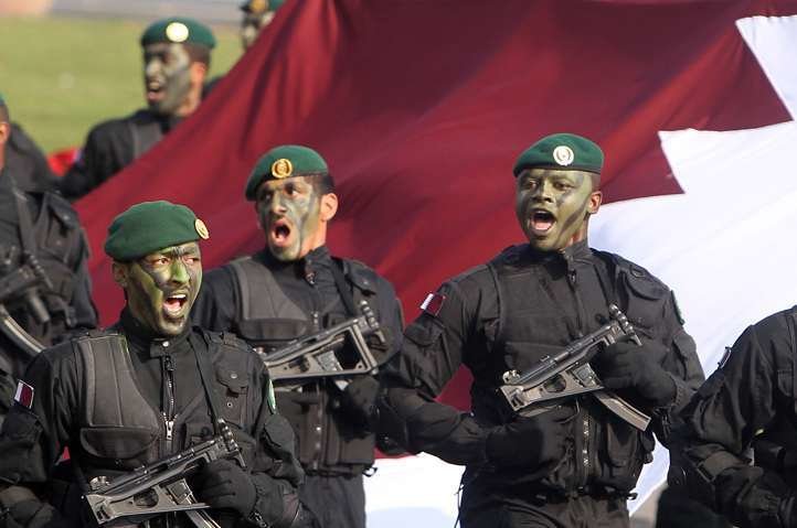 Militares qataríes durante una exhibición en Doha.