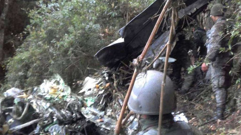 El avión cayó al suelo en un cerro del centro de Colombia.